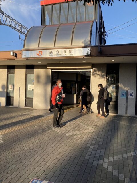 今朝は新守山駅で活動です。