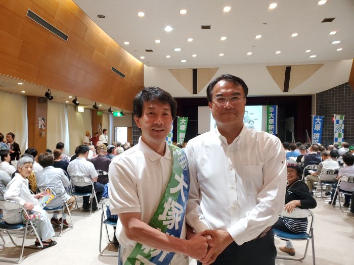 大塚耕平さんの演説会が守山区役所で開かれました。
