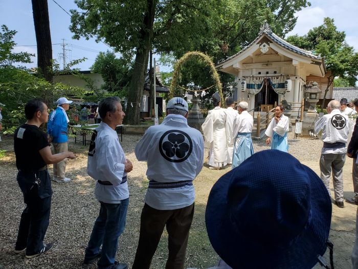 廿軒屋新明社の輪くぐり神事です。