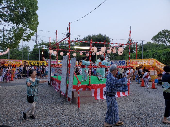 生玉稲荷の盆踊りです。