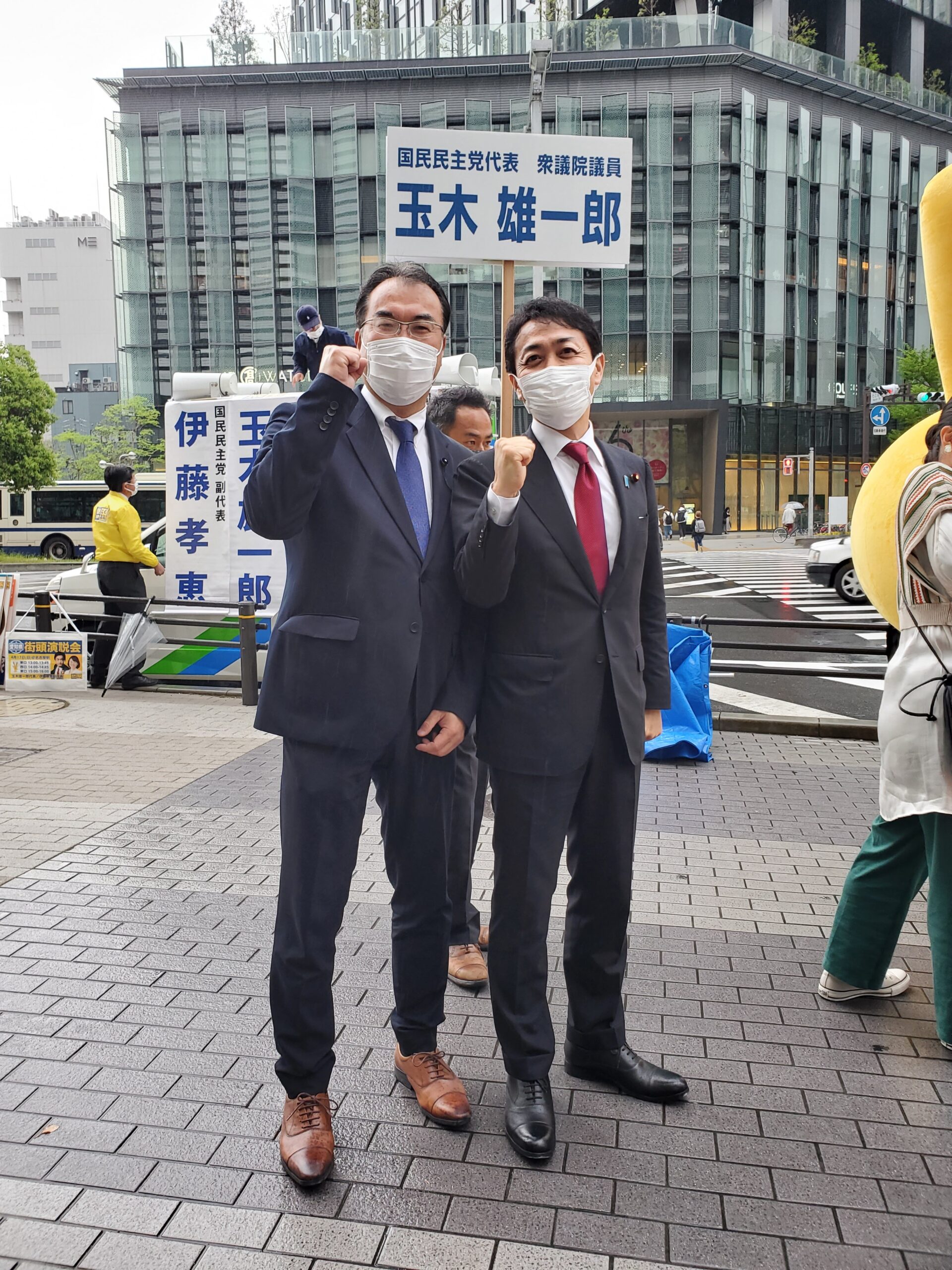 国民民主党の玉木代表と伊藤たかえ参議院議員と共に名古屋駅で街頭演説会行わせて頂きました。