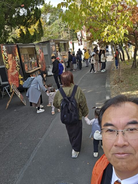 小幡緑地公園本園でお祭りが開催中です。