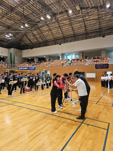 PTAバレー　優勝旗返還です。