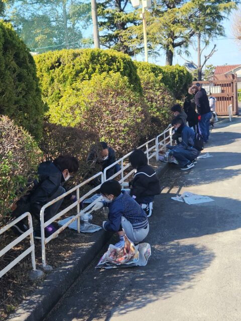 小幡おやじの会のペンキ塗りです。